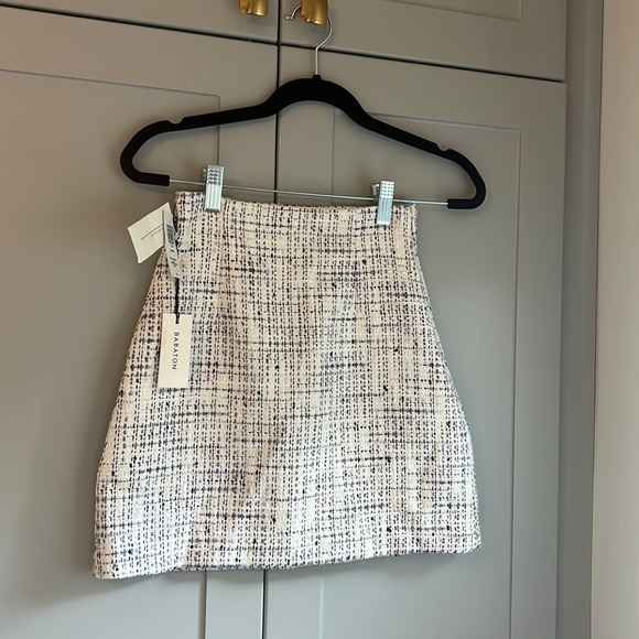Aritzia Dresses & Skirts - Aritzia Babaton Tweed Skirt, Size 00, White&Lilac